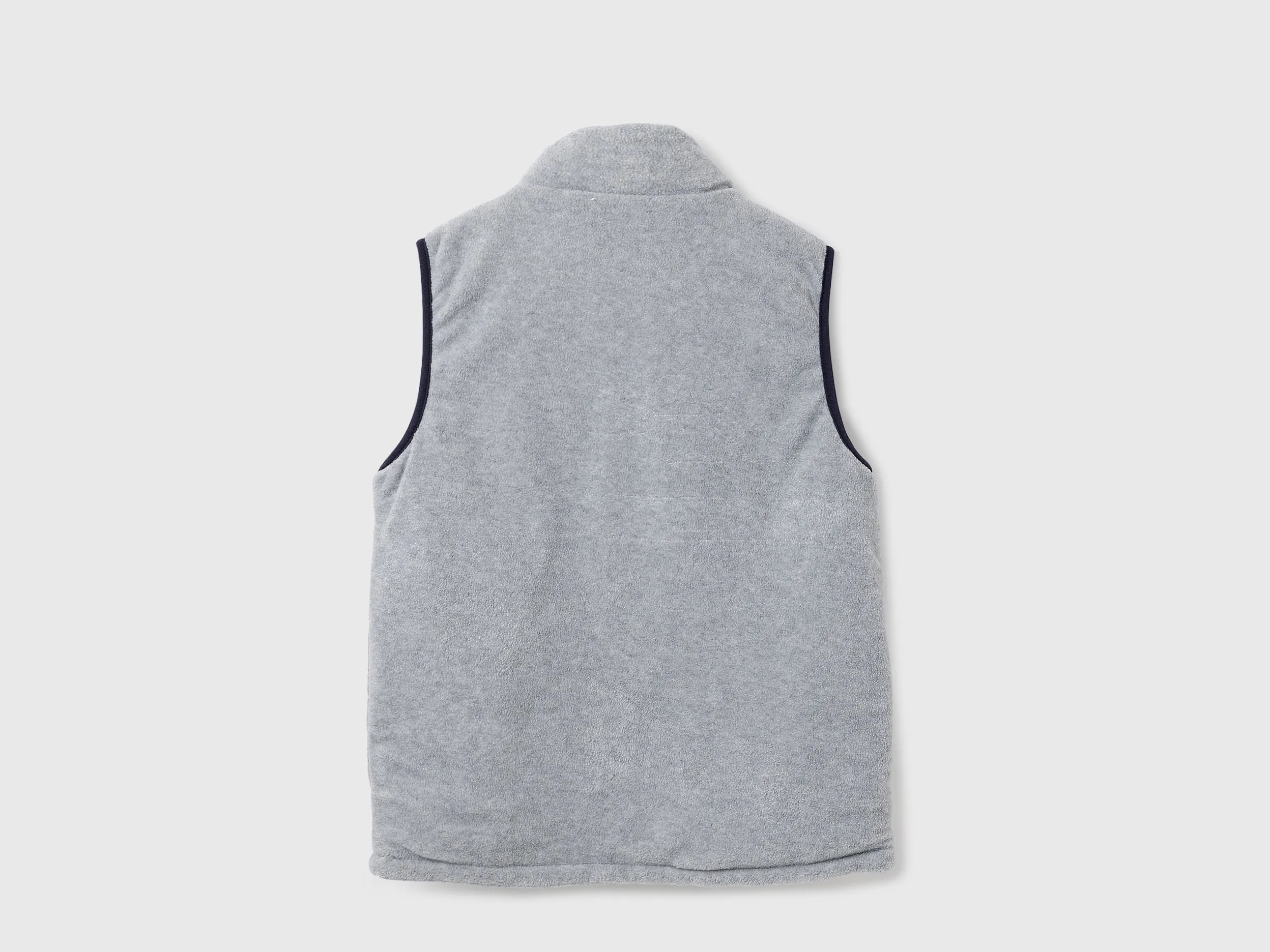 Boy's Regular Fit Sleeveless Reversible Jacket