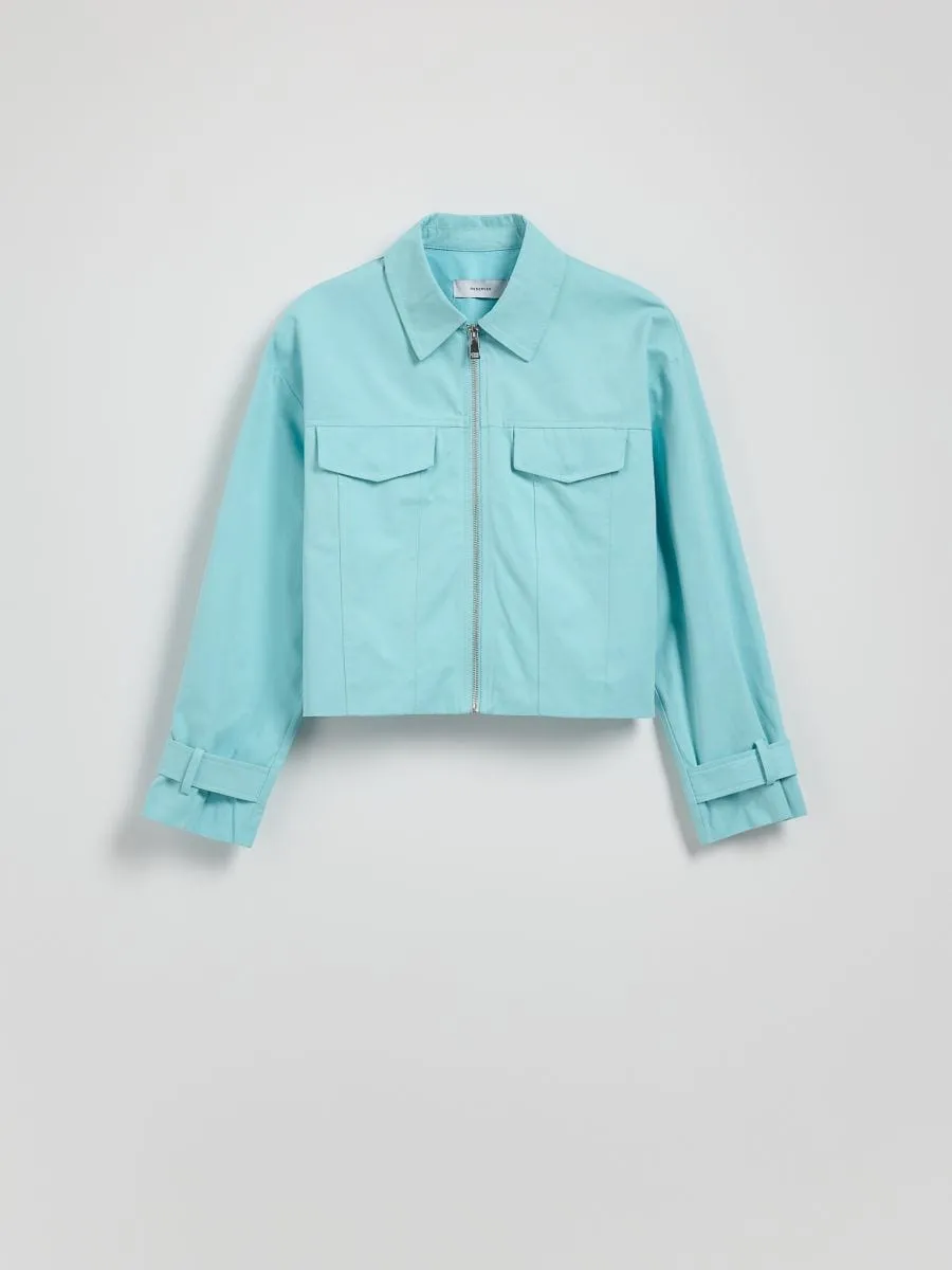 Cropped jacket with collar