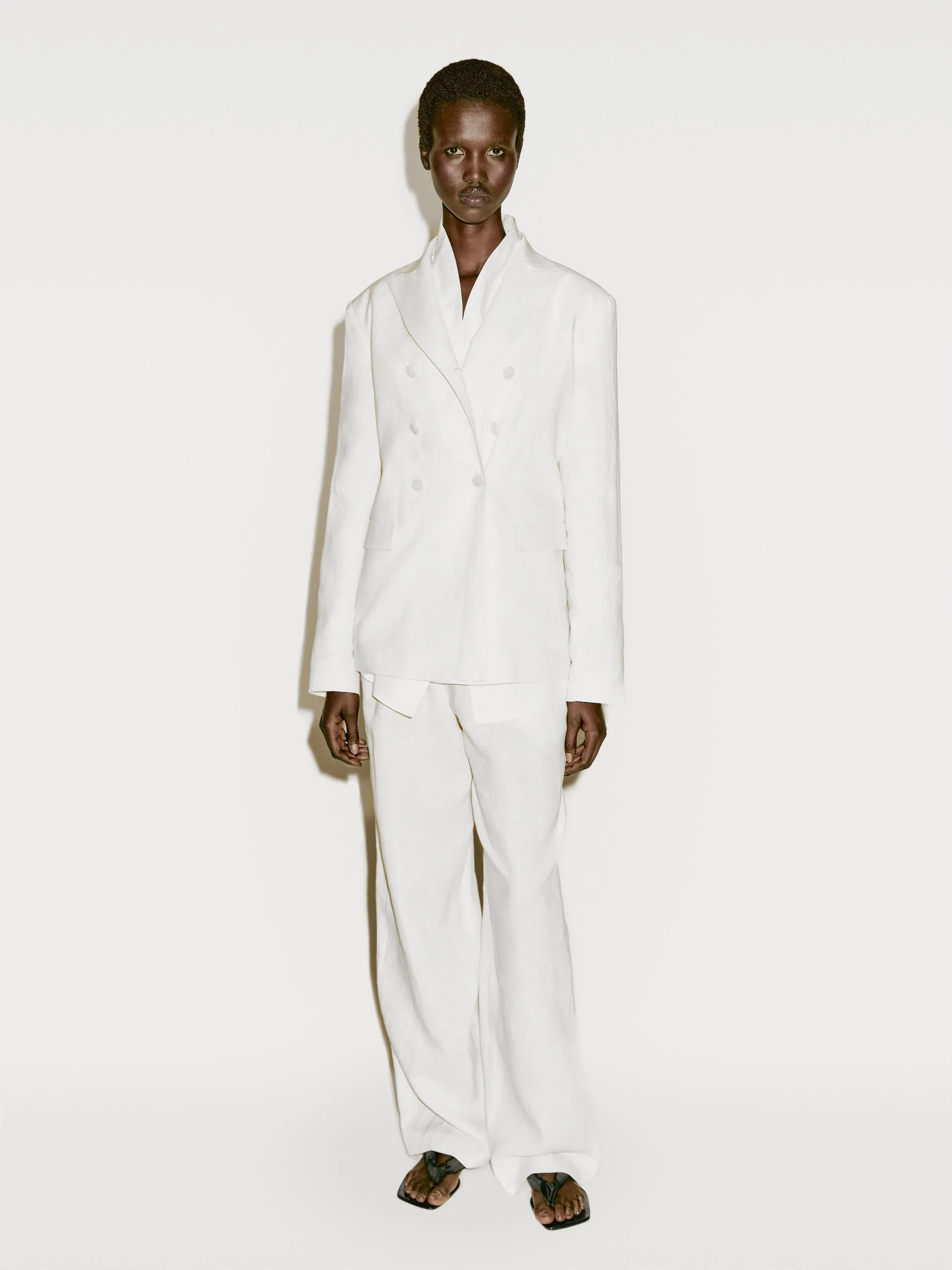 Fitted double-breasted linen blazer