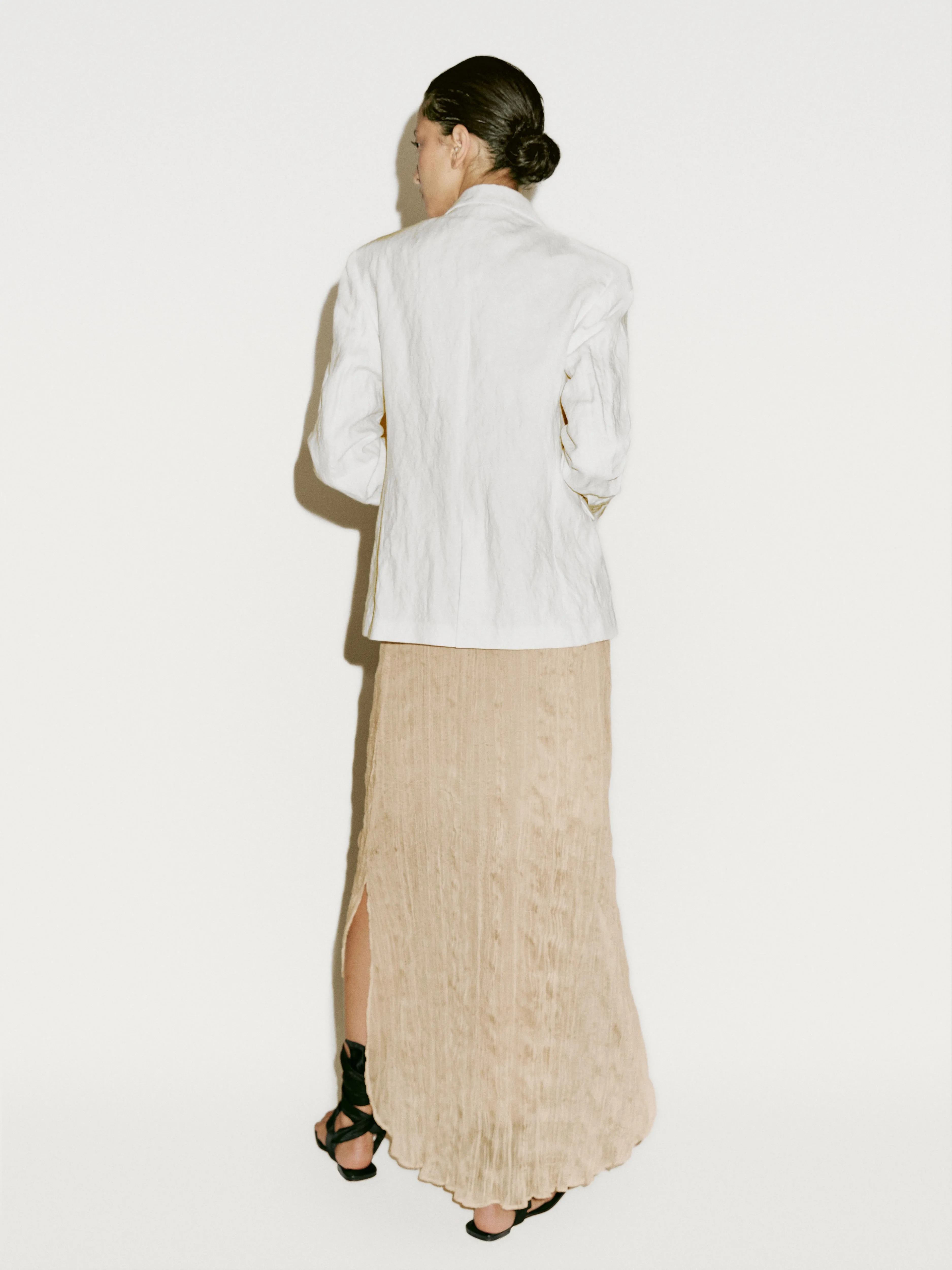 Fitted double-breasted linen blazer