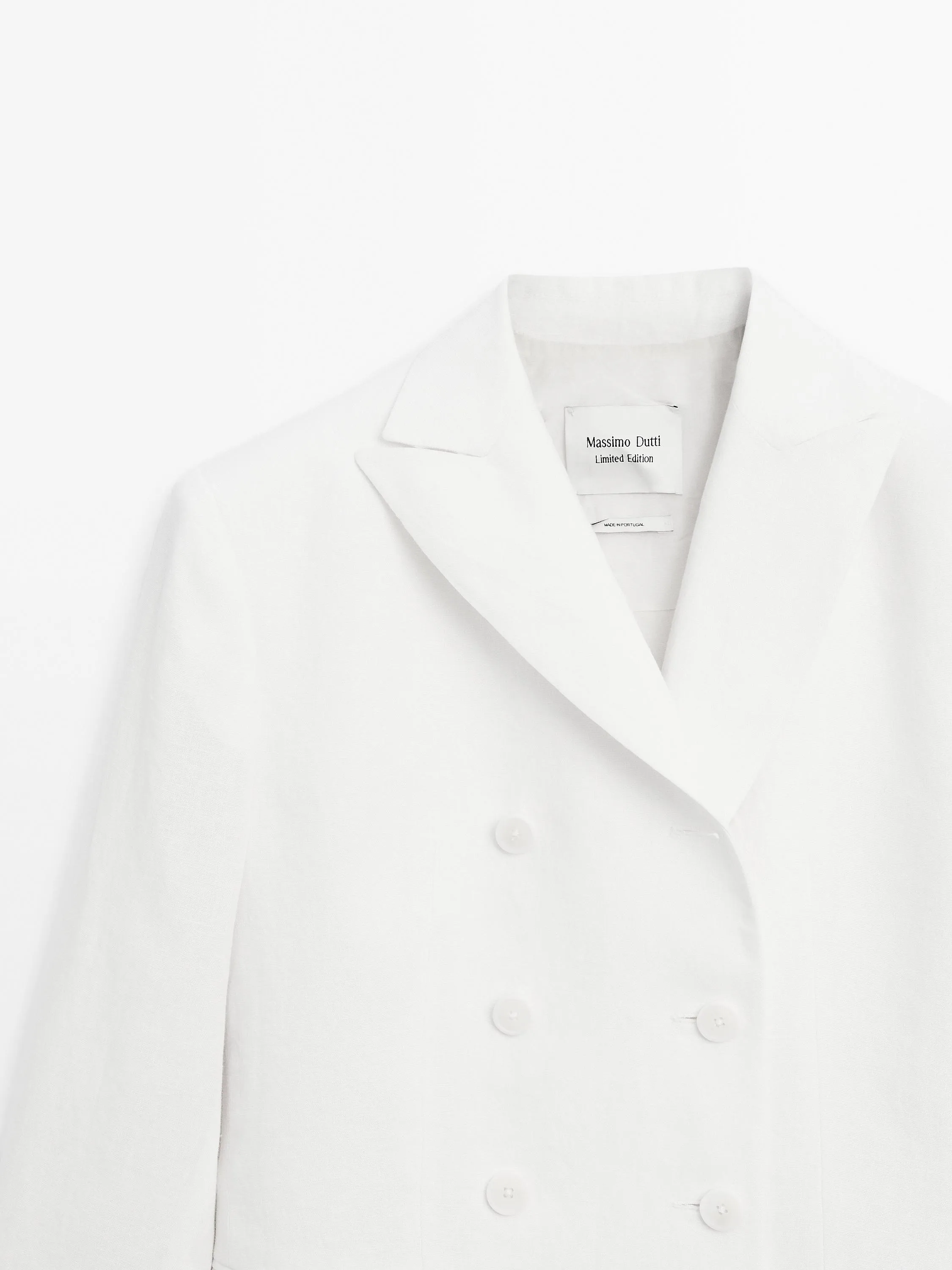 Fitted double-breasted linen blazer