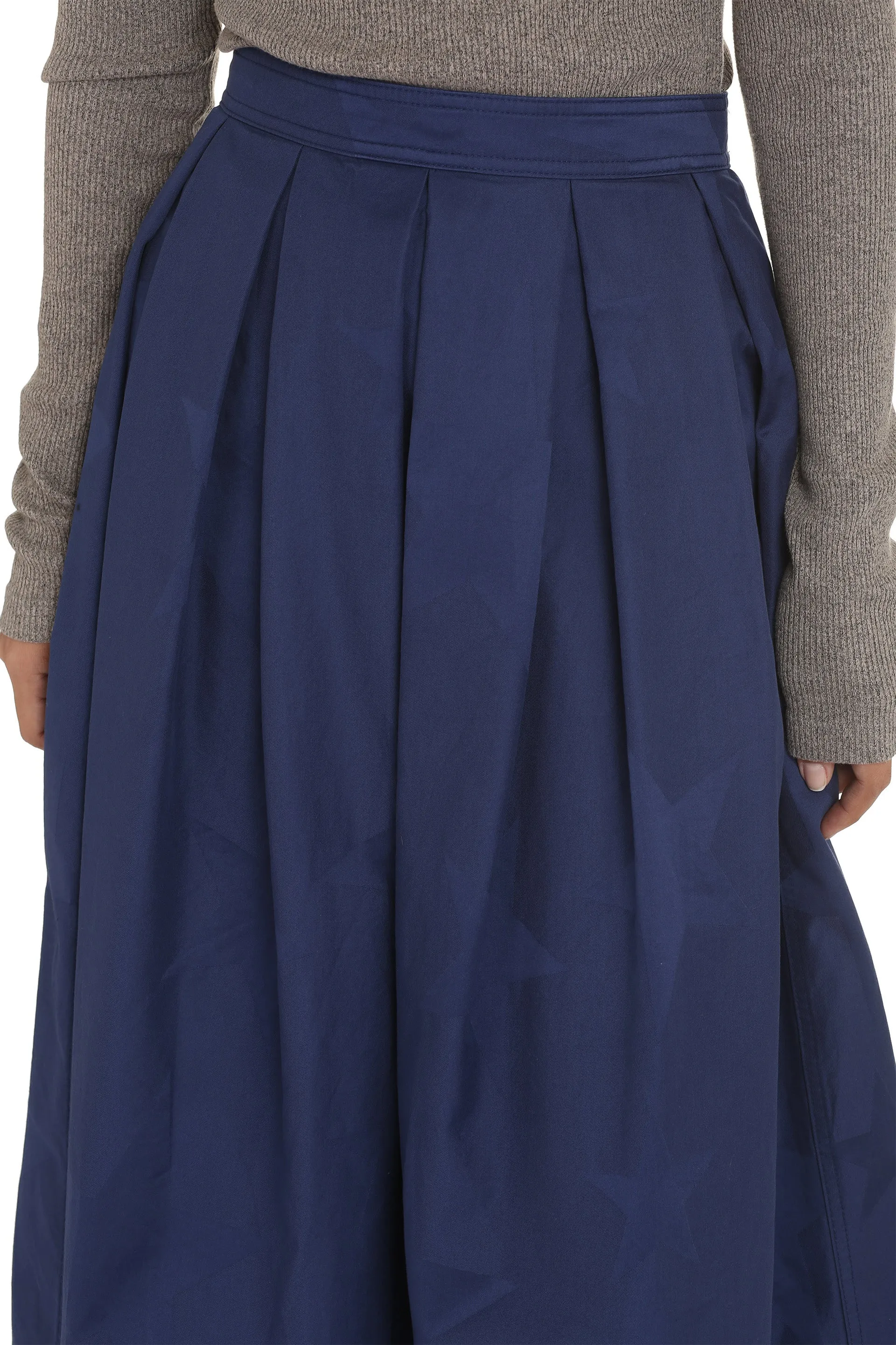 Lamp pleated skirt