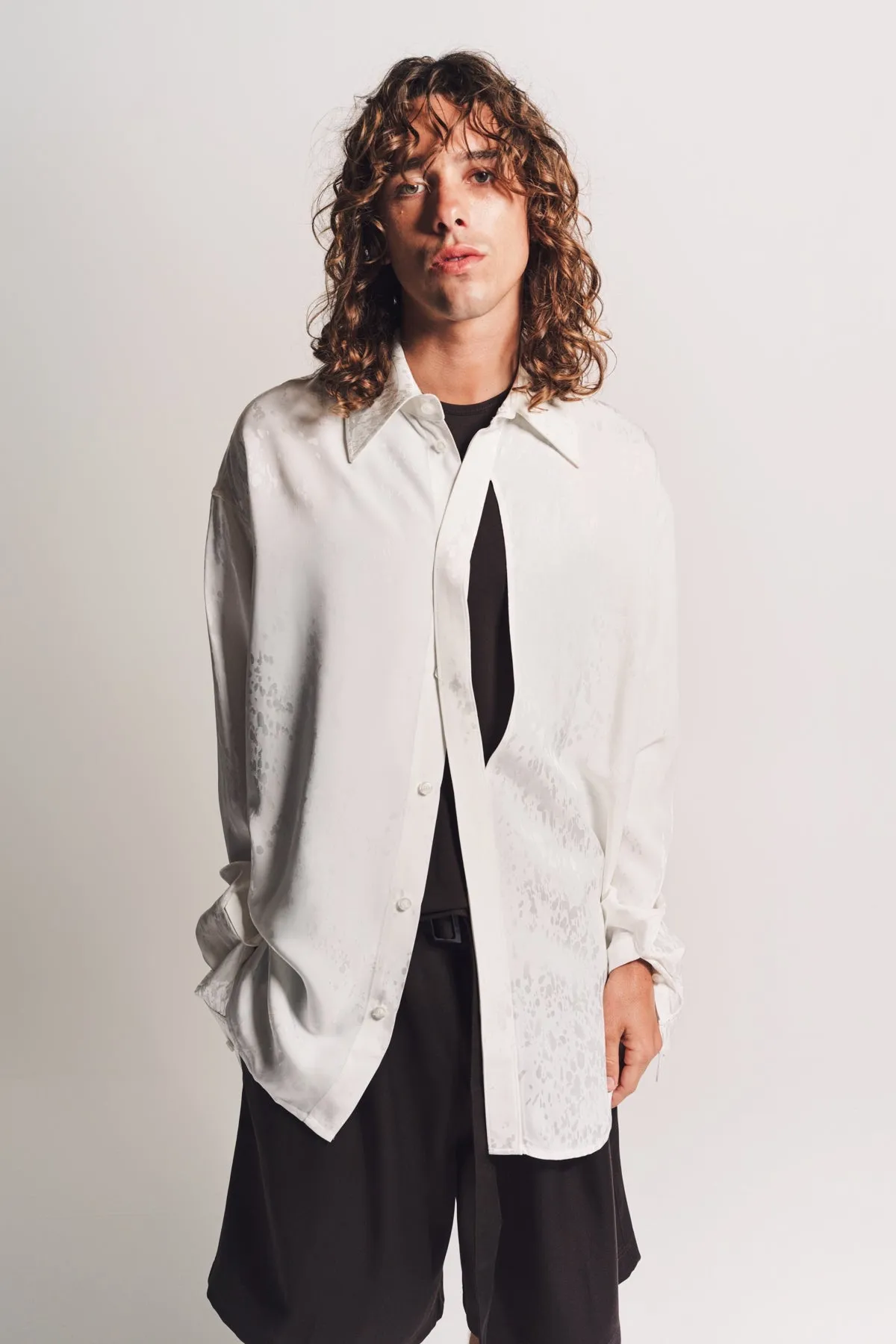 LOUIS GABRIEL NOUCHI | LONG SHIRT WITH ASYMMETRICAL OPENING IN DROPS JACQUARD