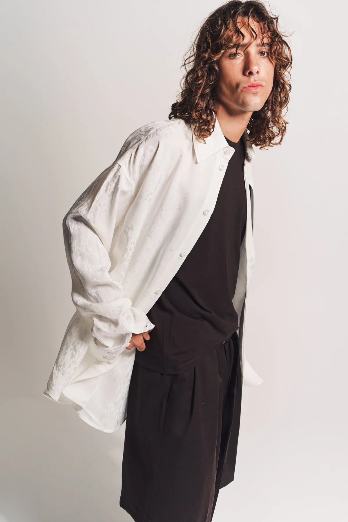LOUIS GABRIEL NOUCHI | LONG SHIRT WITH ASYMMETRICAL OPENING IN DROPS JACQUARD