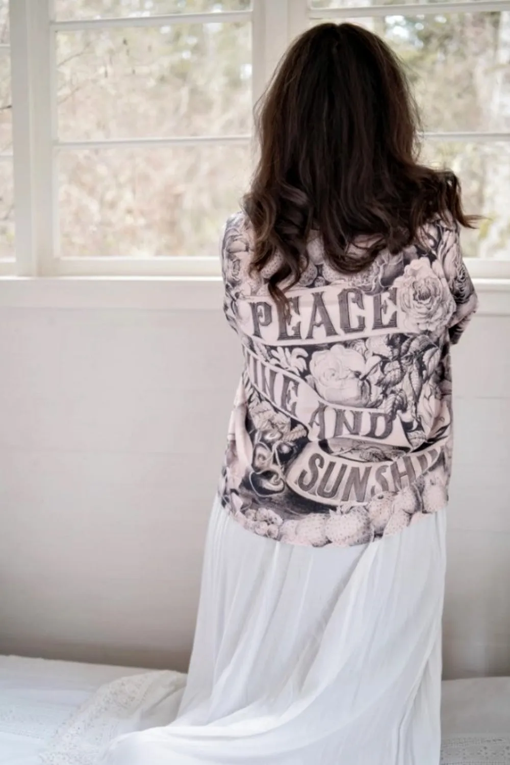 MARKET OF STARS PEACE WINE   SUNSHINE CROPPED KIMONO