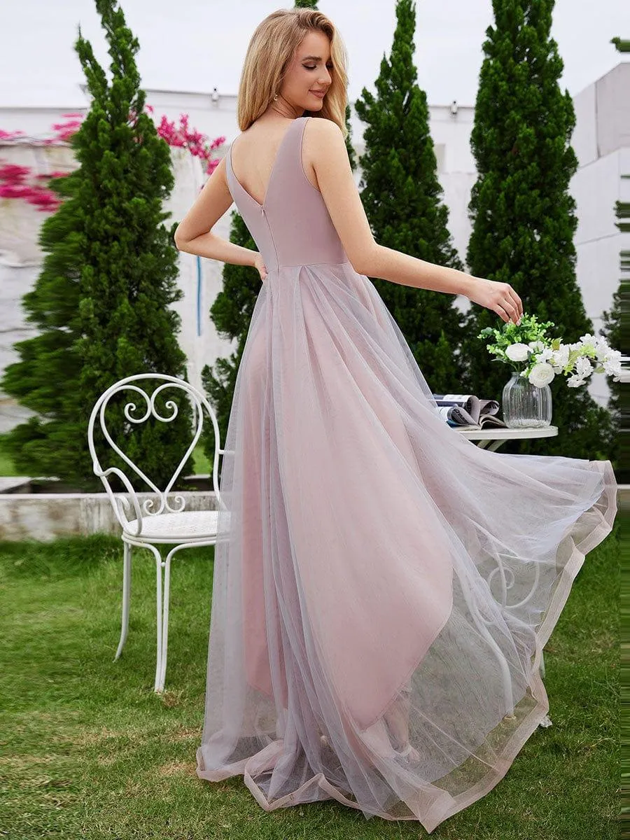 Robe de soirée en tulle avec appliques brodées sans manches col en V coupe haute et basse