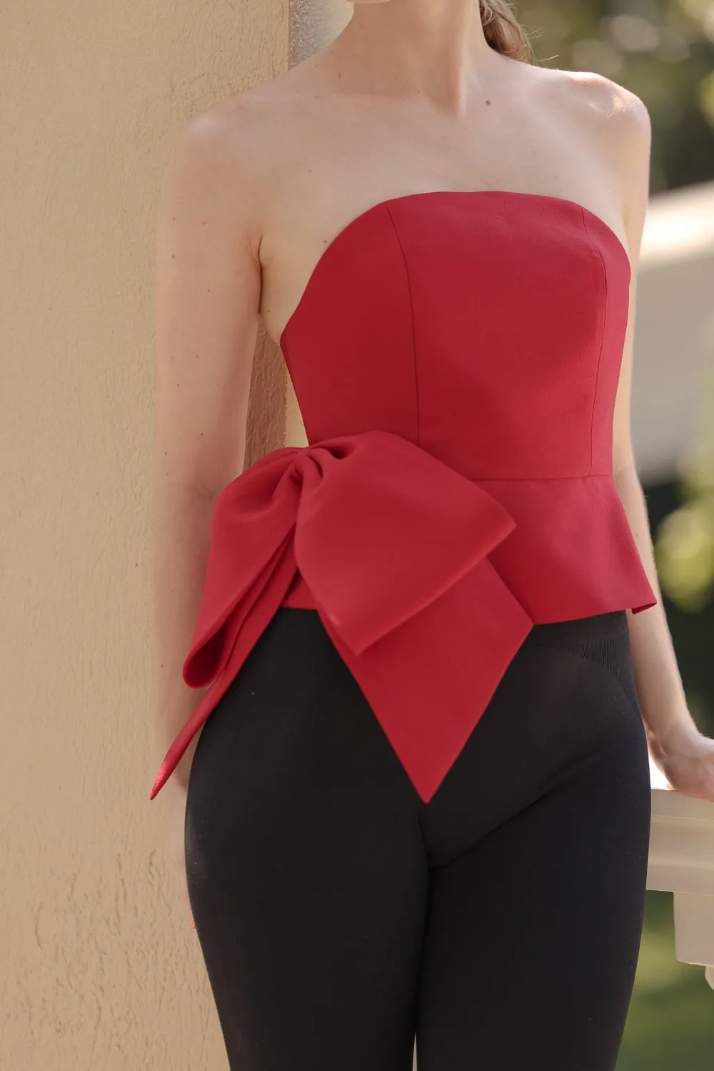 ROSARIO TOP Strapless Curved Neckline Top with Side Bow (Maroon Gazaar)