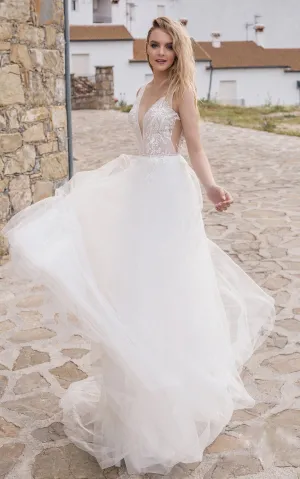 Sexy Sleeveless A-Line Tulle Wedding Dress With Plunging Neckline And Low-V Back-716442