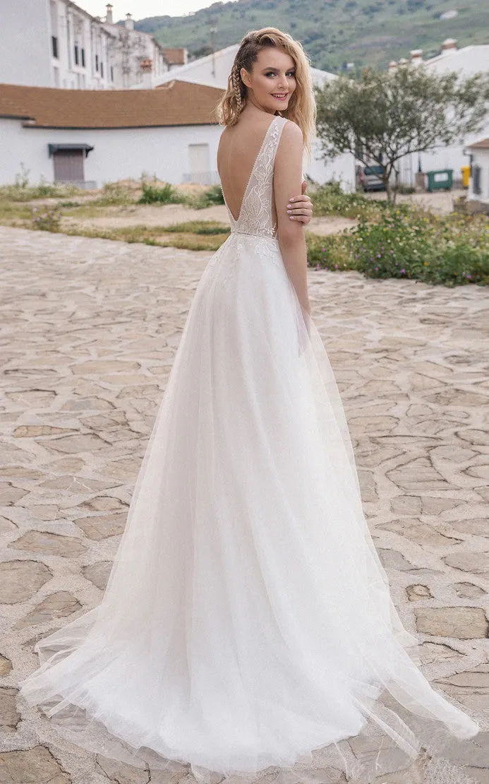 Sexy Sleeveless A-Line Tulle Wedding Dress With Plunging Neckline And Low-V Back-716442