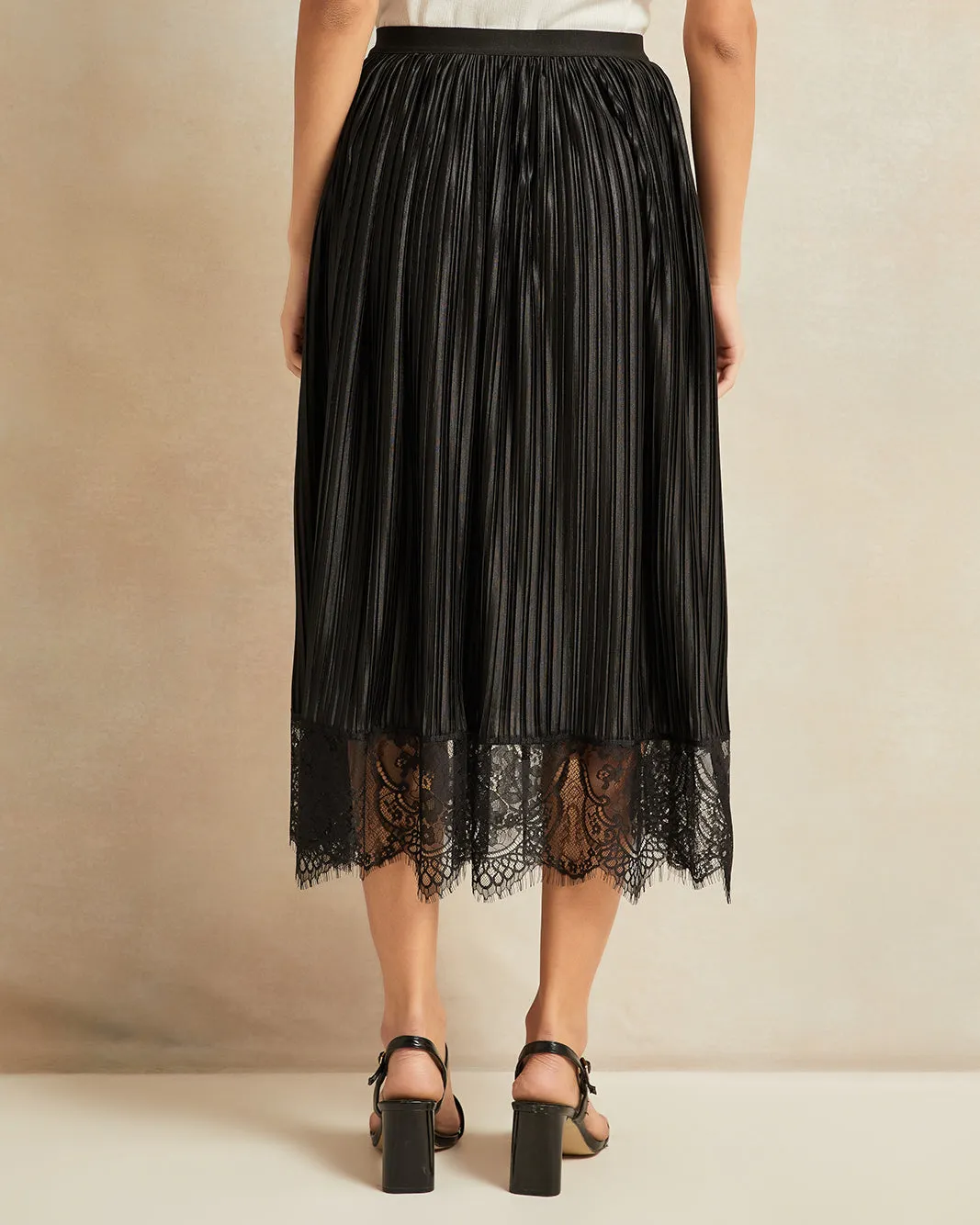 Women Black Pleated Lace Skirt