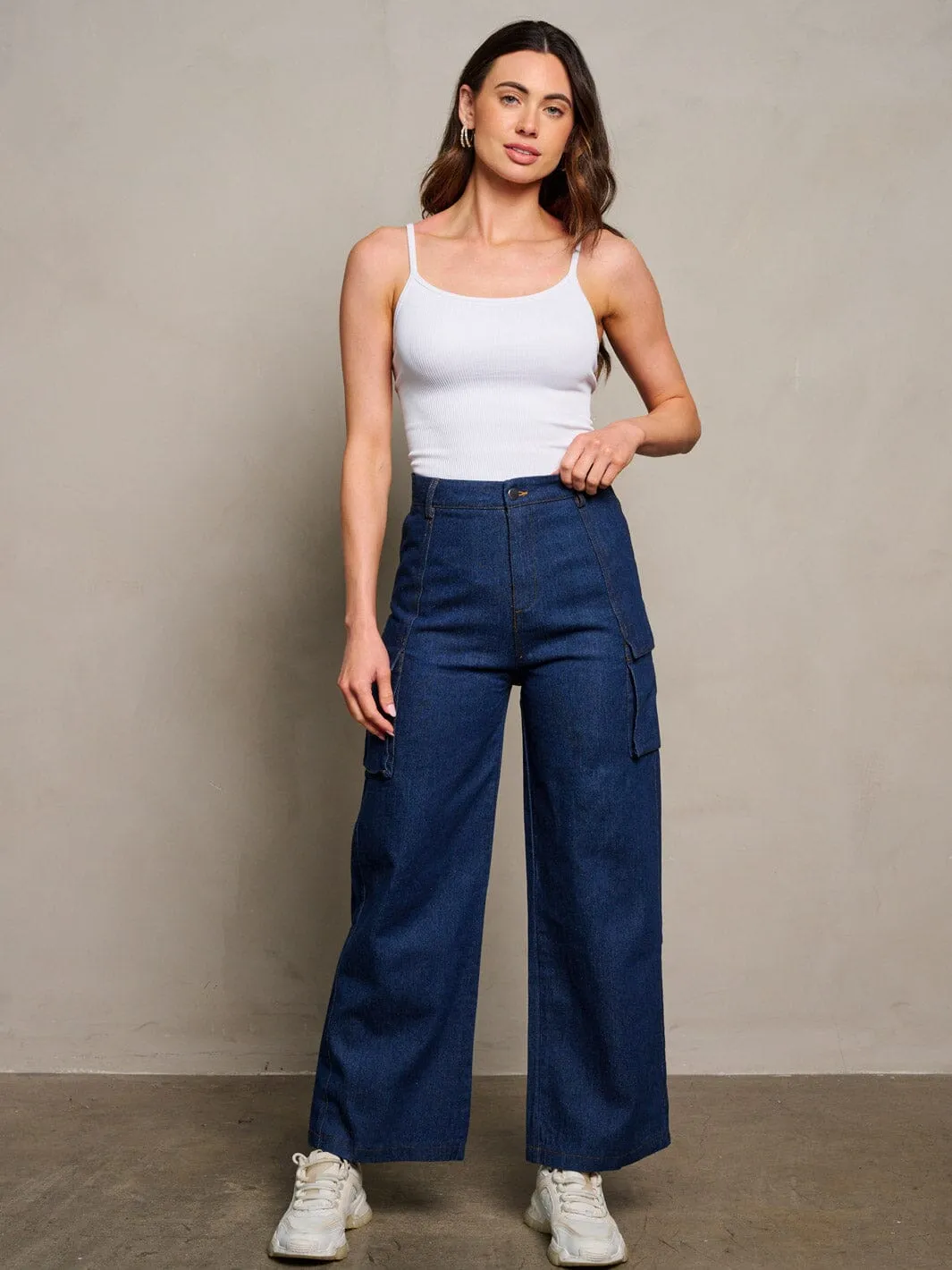 WOMEN'S BUTTON CLOSURE CARGO POCKETS WIDE LEG DENIM PANTS